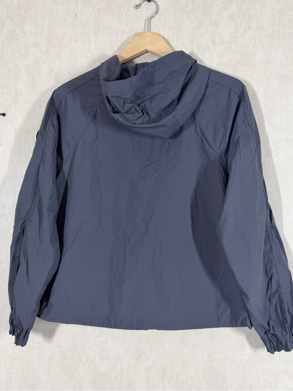 Vuori Women’s Shores Jacket Full Zip Hooded Lightweight Running in Gray XS - Picture 7 of 11